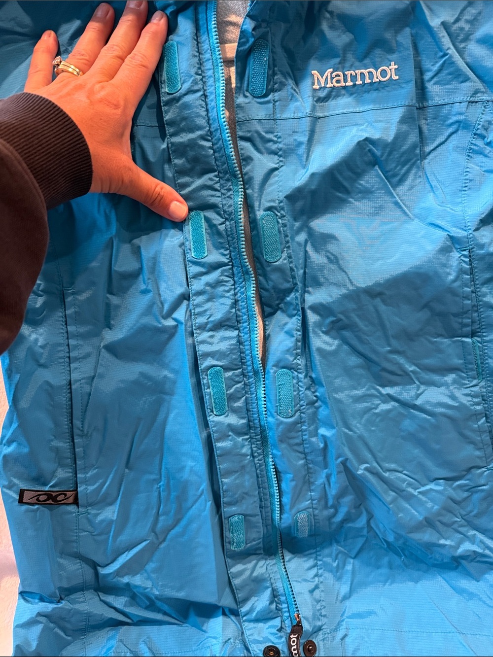 Marmot women’s turquoise/Blue Hooded Rain Jacket - Picture 3 of 11